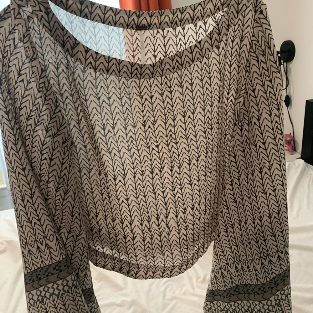 Patterned flowy blouse - Picture 3 of 5